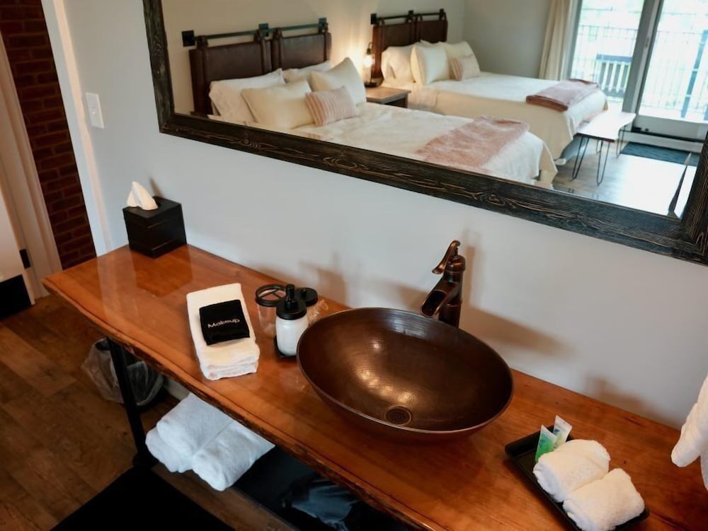 Signature Suite, 2 Double Beds, Valley View photo 2