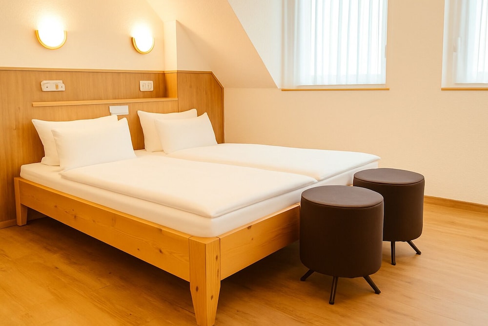 Economy Double Room (140cm bed) photo 1