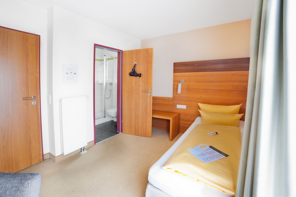 Basic Single Room photo 3