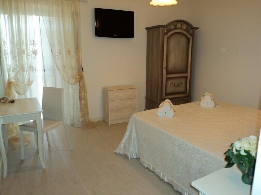 Standard Double Room - Photo 5