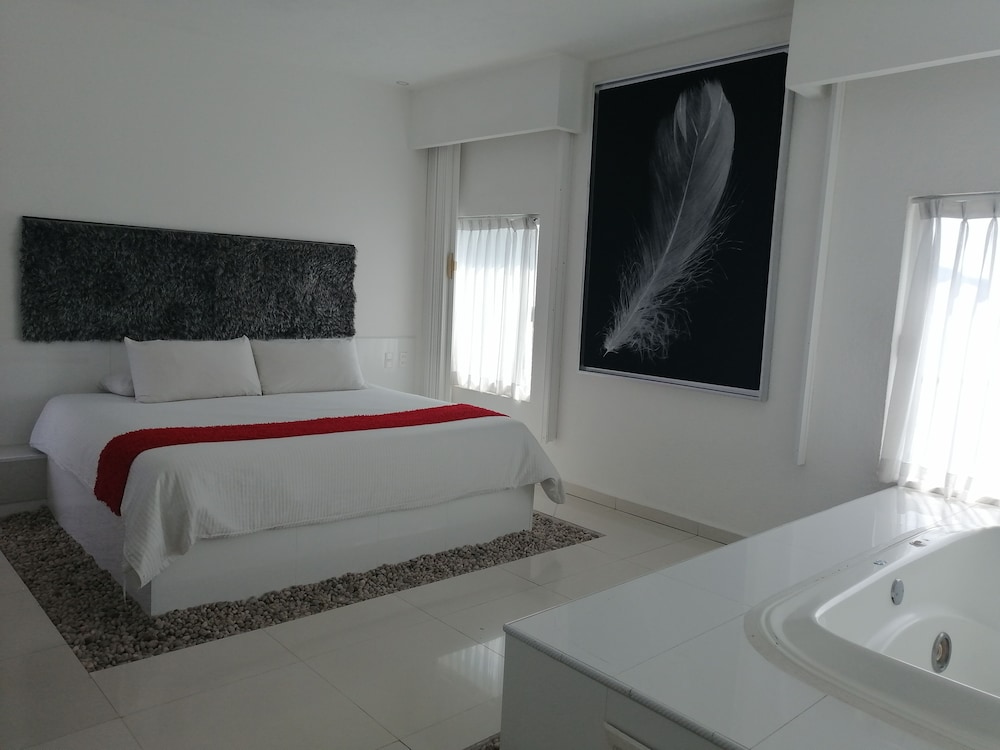 Suite, 1 King Bed, Non Smoking - Photo 3