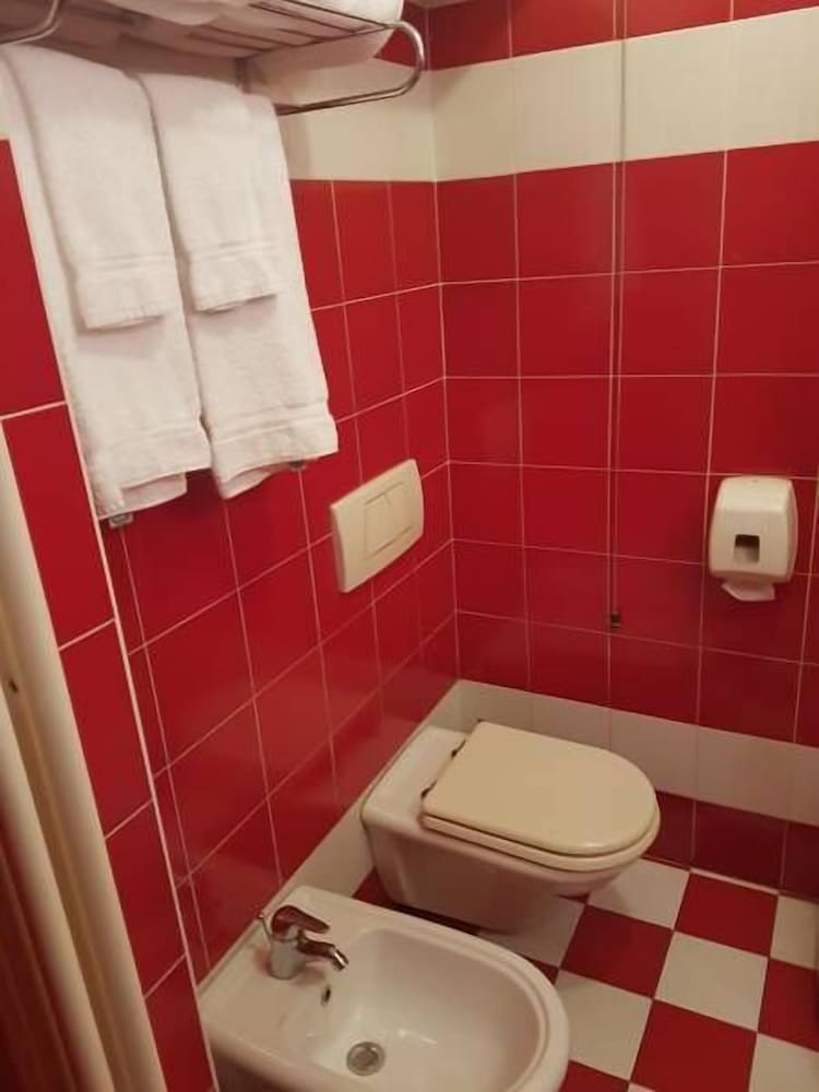 Twin Room, 2 Twin Beds, Accessible, Smoking photo 2