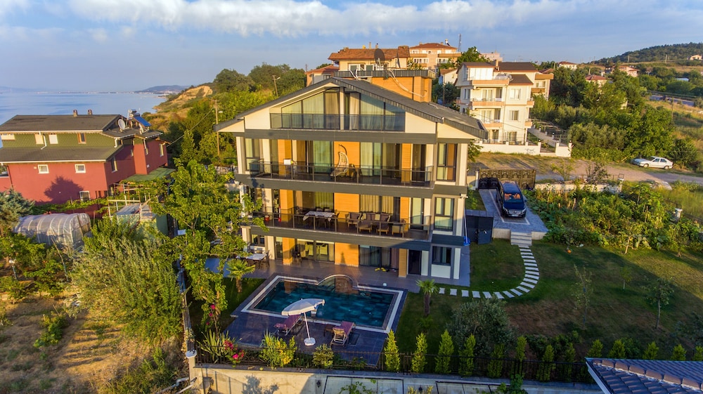 Luxury Villa, Sea View, Garden Area photo 2