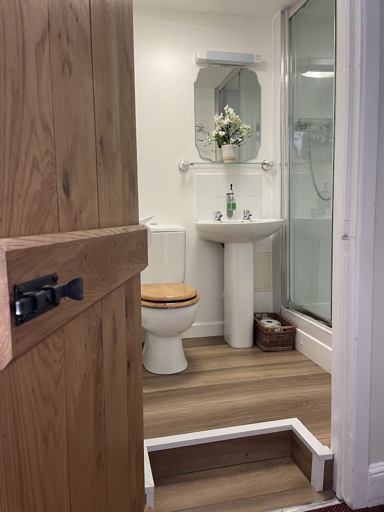 Double Room, Ensuite - Photo 3