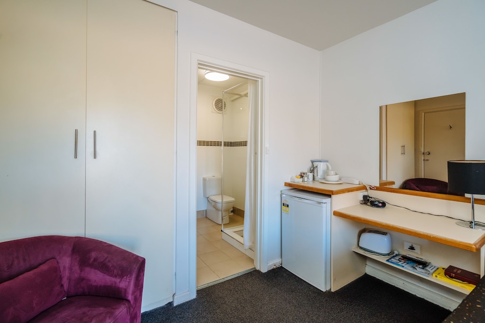 Budget Double Room photo 2