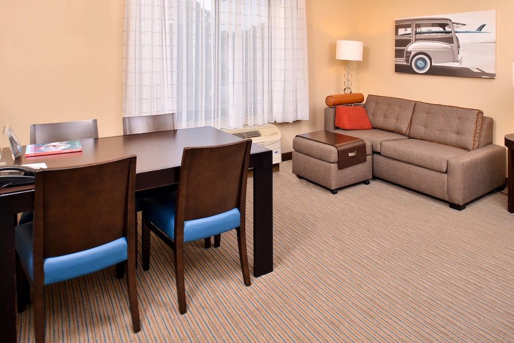 Suite, 1 Bedroom - Photo 6