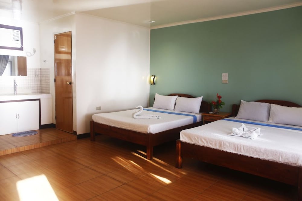 Deluxe Room, 2 Queen Beds photo 3