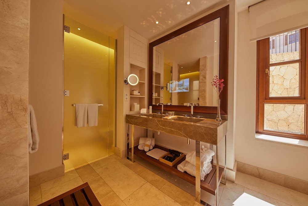 Junior Suite, Garden View thumbnail 5