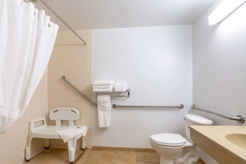 Standard Room, 2 Queen Beds, Accessible photo 3