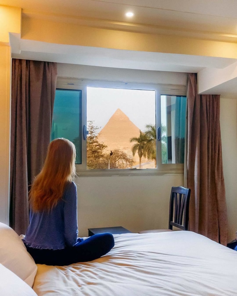 Deluxe Double or Twin Room (Pyramid View) photo 2