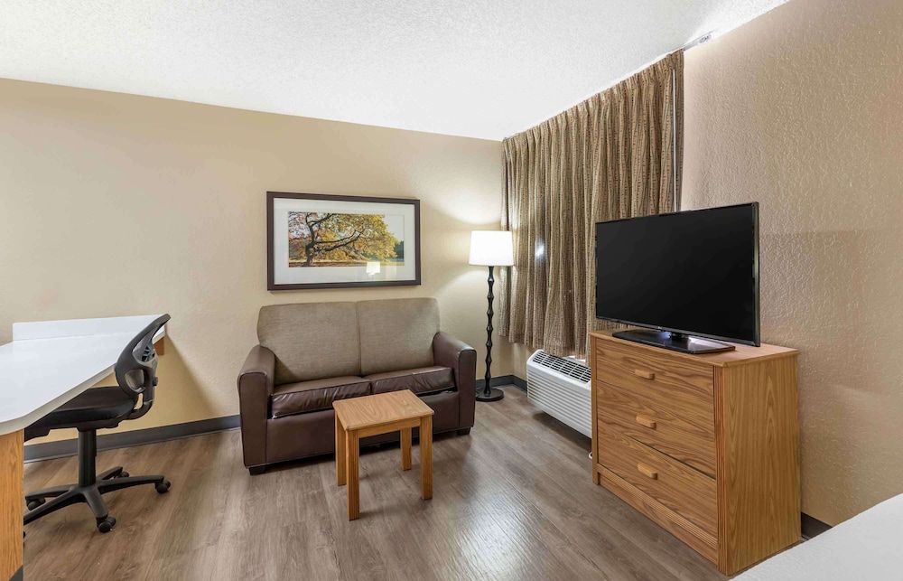 Deluxe Studio, 1 Queen Bed with Sofa bed, Non Smoking photo 3