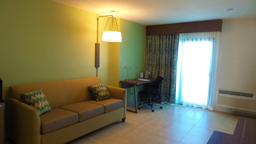 Suite, 1 Bedroom, Balcony, Oceanfront (High Floor) - Photo 6