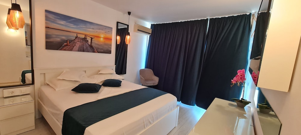 Standard Double Room, Garden View