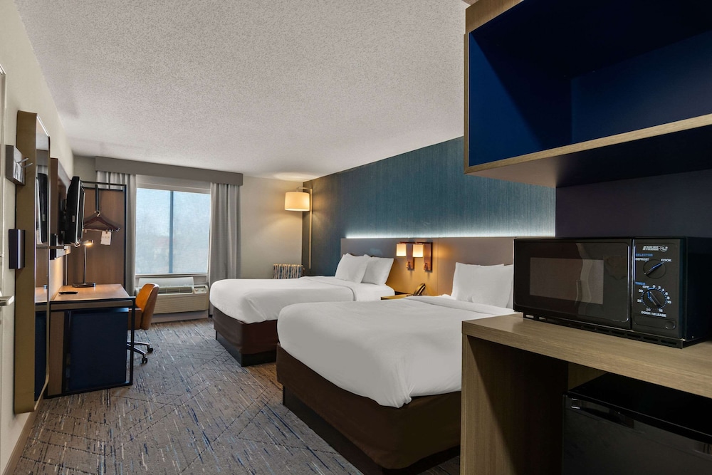 Standard Room, 2 Queen Beds - Photo 1