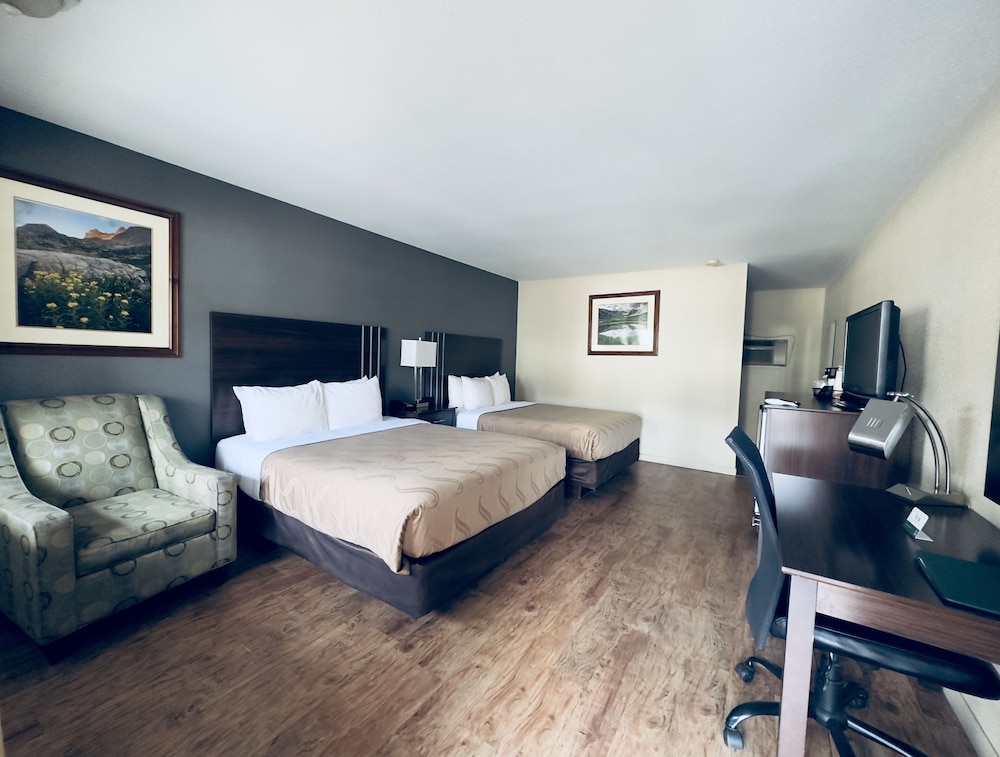 Room, 2 Queen Beds (Pet-friendly) photo 2