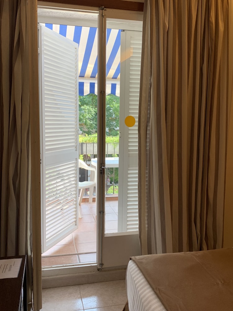 Double or Twin Room, Balcony - Photo 4
