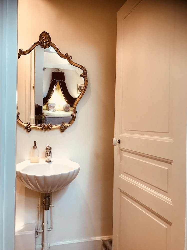 Suite (Archambault de Combaud) photo 2
