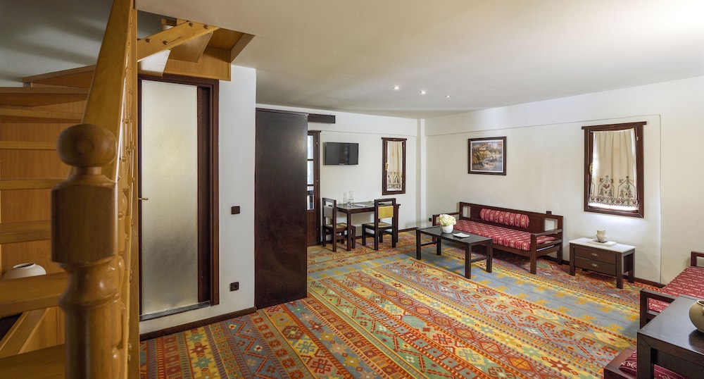 Two Level Turret Room photo 2
