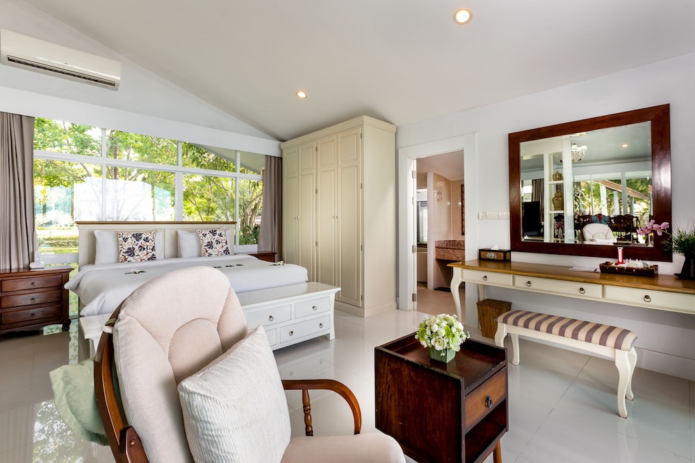 Beach Front Suite photo 2