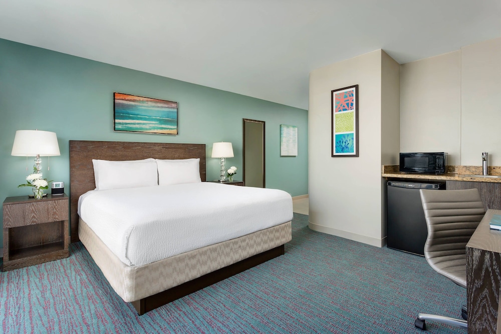 Deluxe Room, Balcony - Photo 2