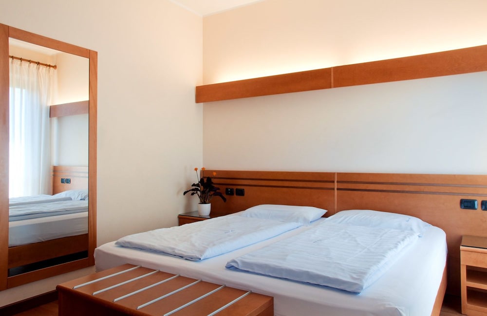 Superior Double or Twin Room, Balcony - Photo 2