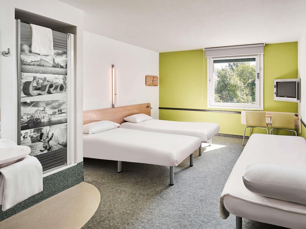 Standard Triple Room, 3 Twin Beds - Photo 3