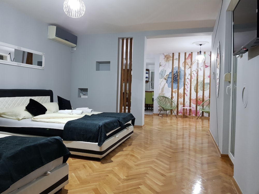 Grand Studio, 2 Bedrooms, Pool View photo 2