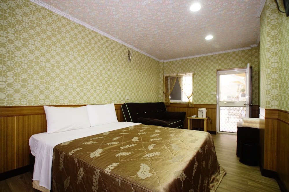 Family Room - Photo 6