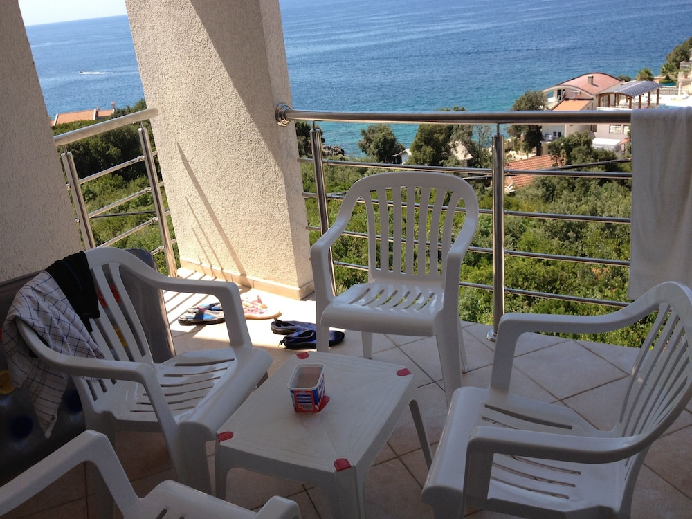 One Bedroom Apartment for 4 people with Sea View