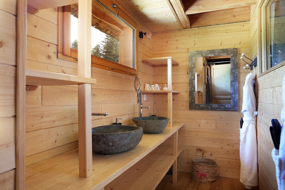 Exclusive Tree House photo 3
