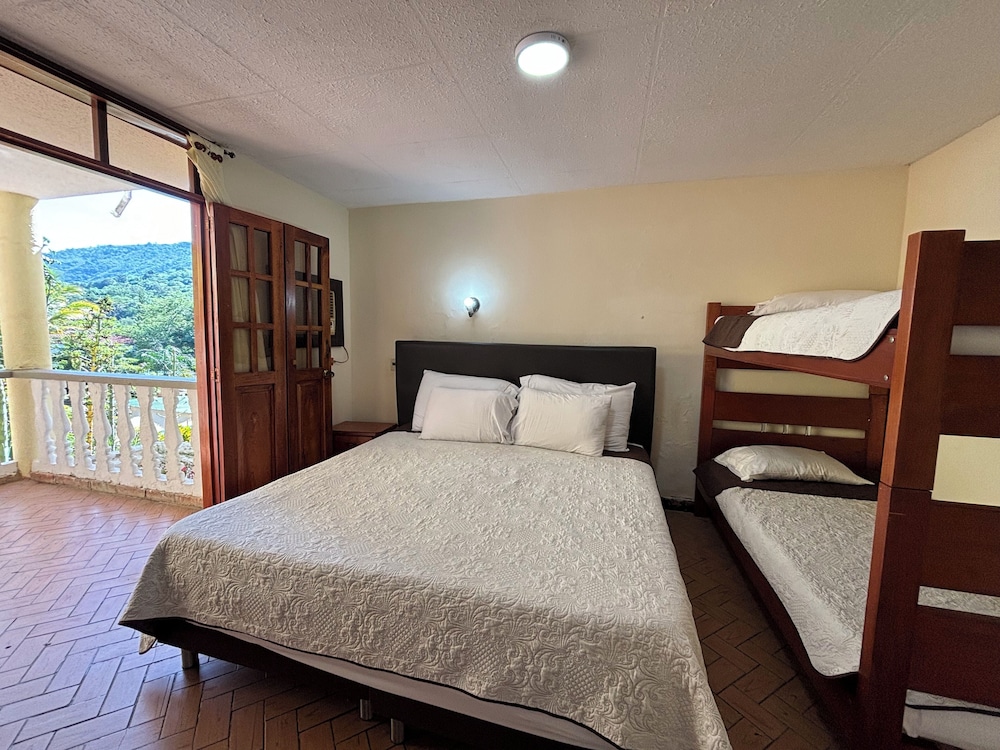 Deluxe Quadruple Room photo 1