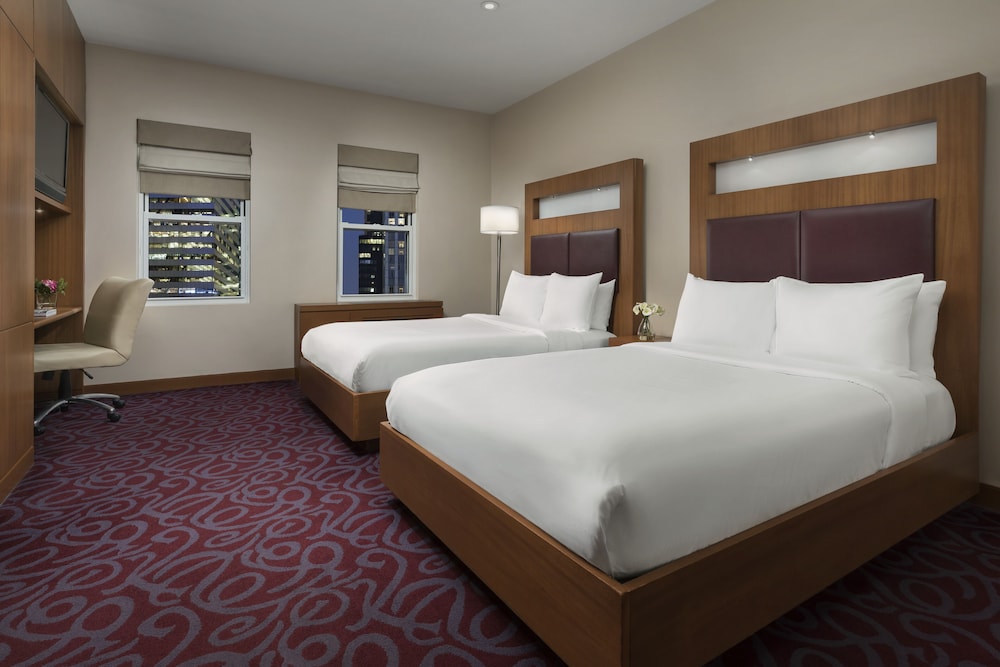 Standard Quadruple Room thumbnail 6