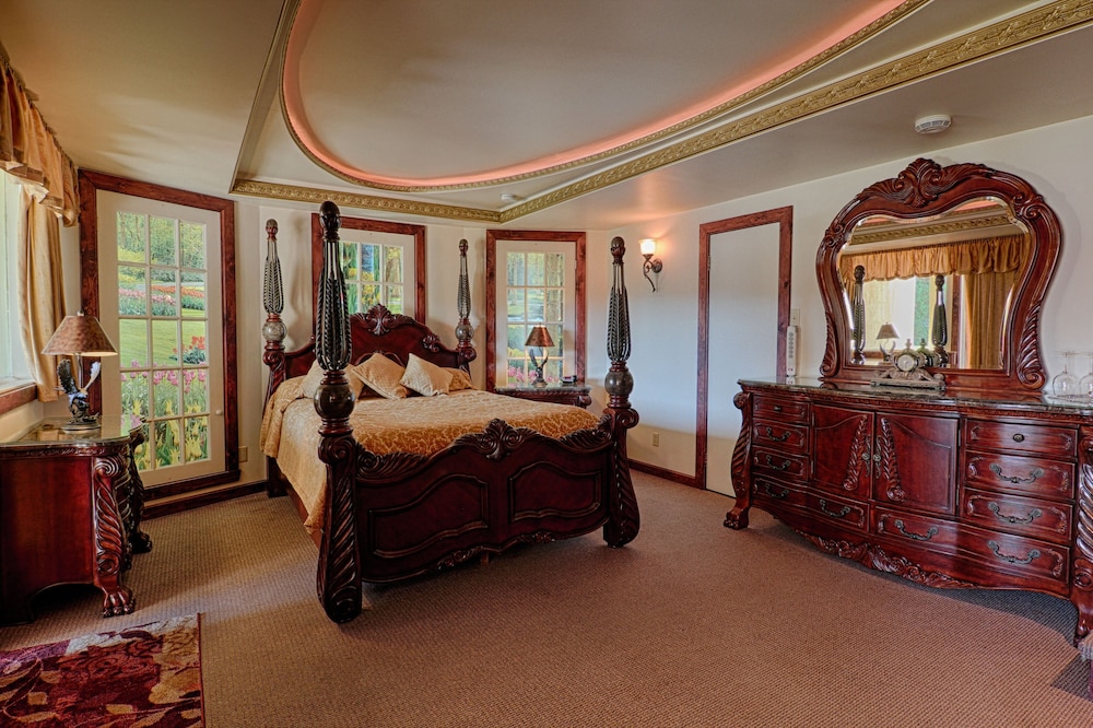 Presidential Suite, 1 Queen Bed, Lake View