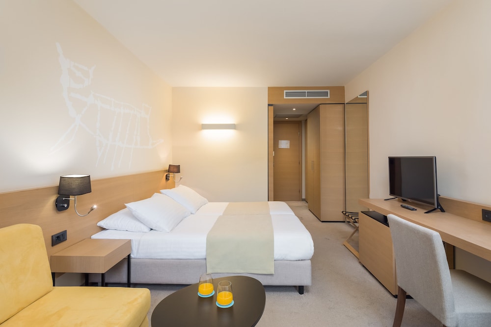 Superior double room with balcony, additional bed - Photo 3
