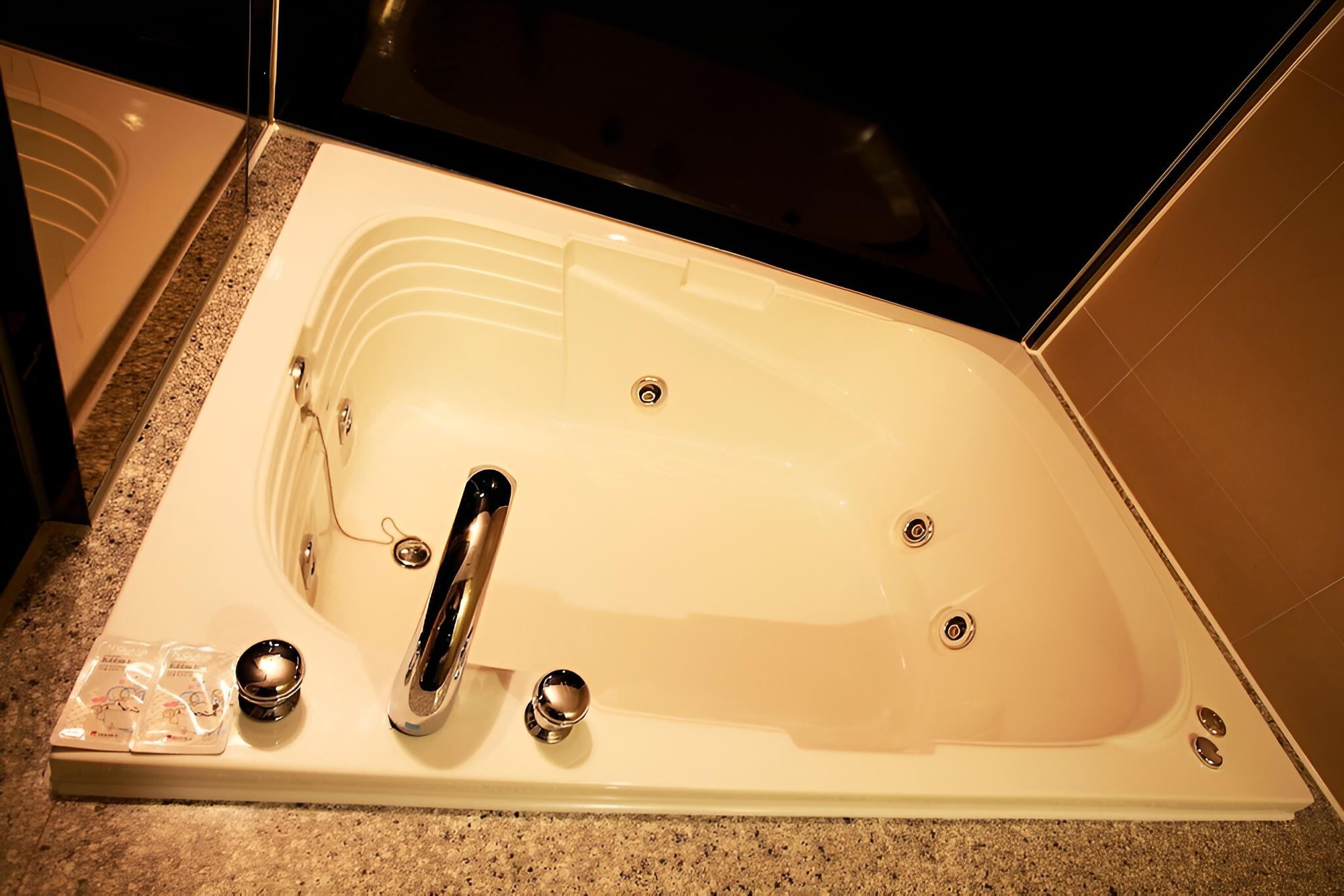 Room (Standard-C (massage chair available N) - Photo 12