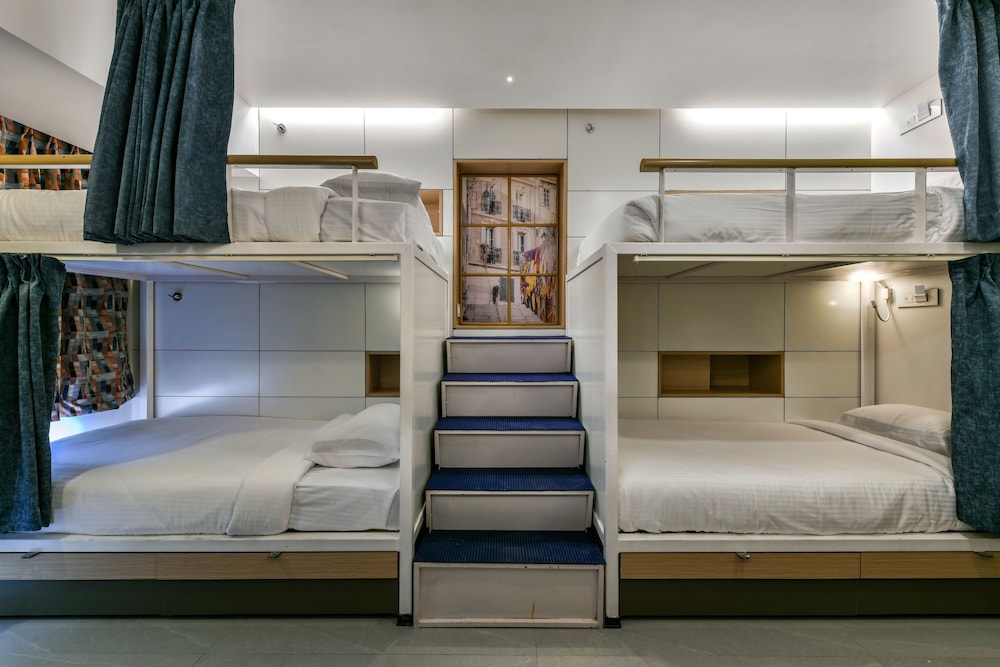 Shared Dormitory, Women only, City View (8 Beds) photo 2