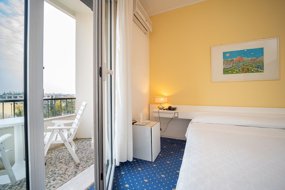 Economy Double Room, Balcony - Photo 3