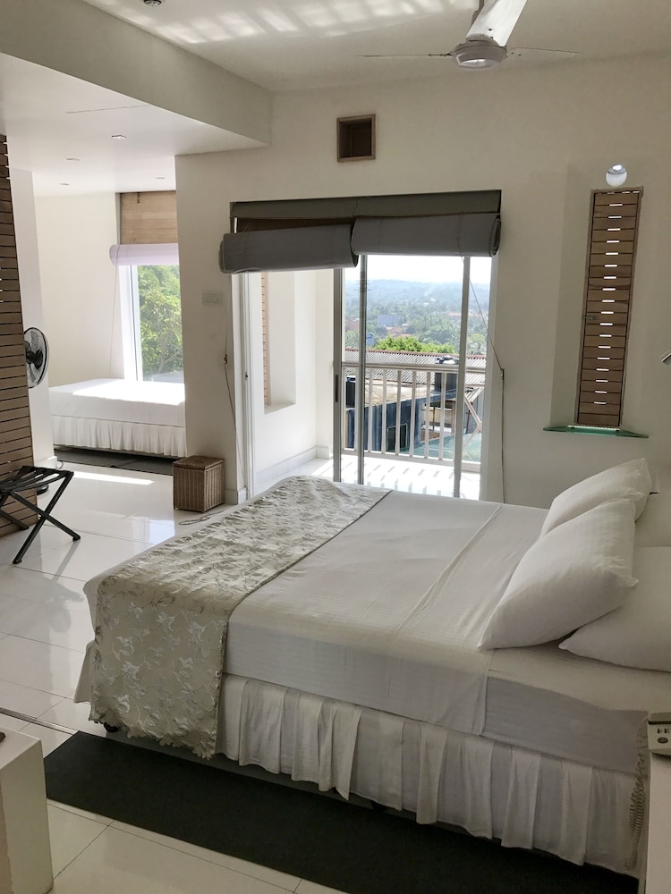 Deluxe Double or Twin Room  Balcony With One Free Head Massage photo 2