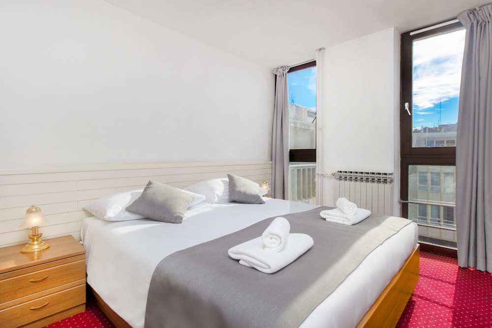 Triple Room, City View - Photo 1