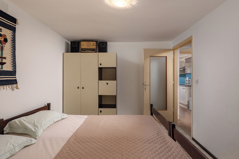 Family Apartment, Multiple Bedrooms (The Wave - Apt with Seaview and)
