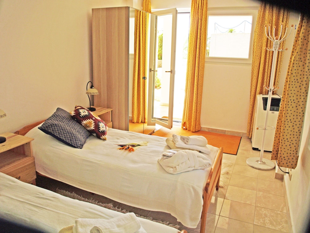 Premium House photo 3