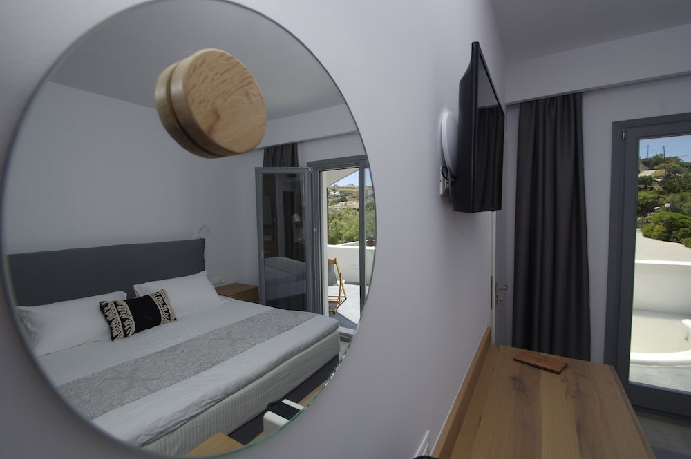 Family Studio Suite, Jetted Tub, Sea View (202) photo 3