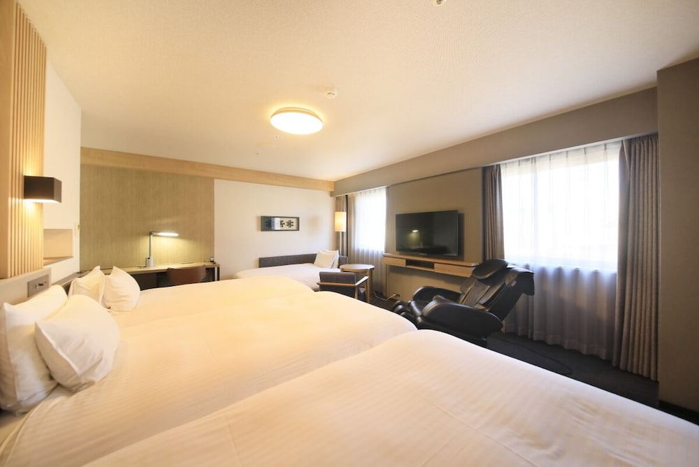 Quadruple Room, 4 Bedrooms, Smoking photo 2