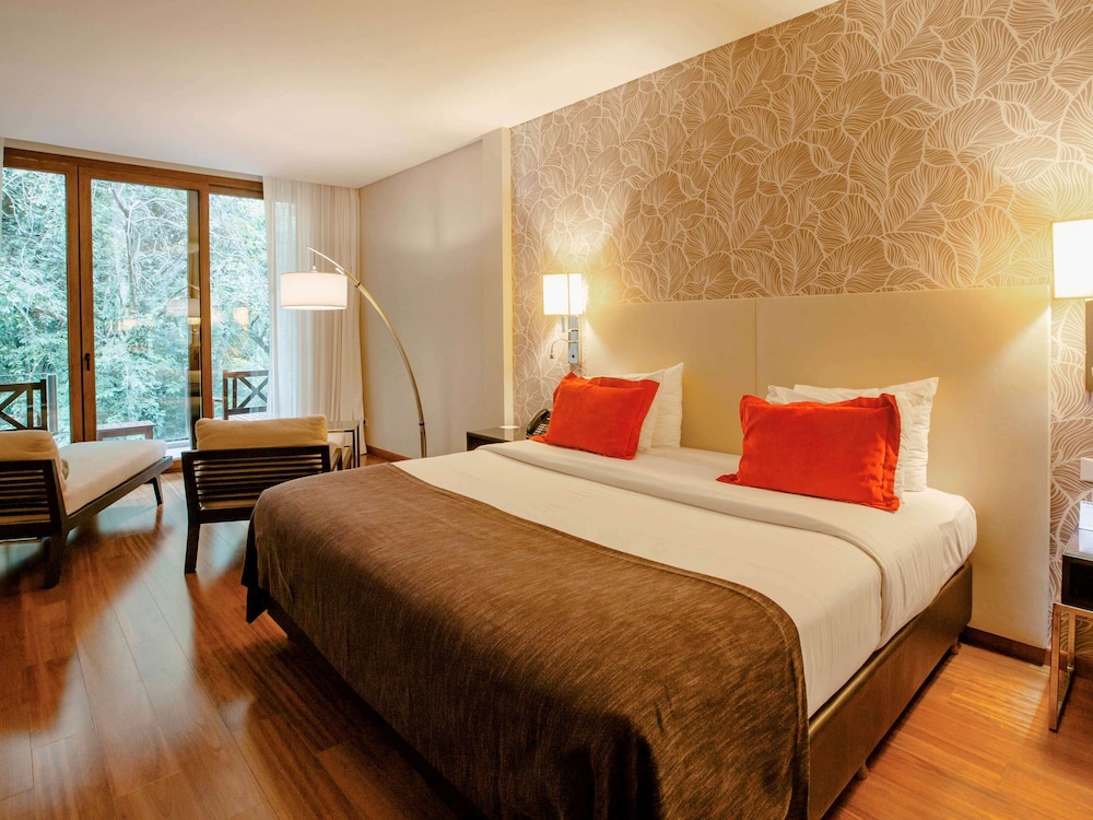 Junior Suite, 1 King Bed with Sofa bed thumbnail 5