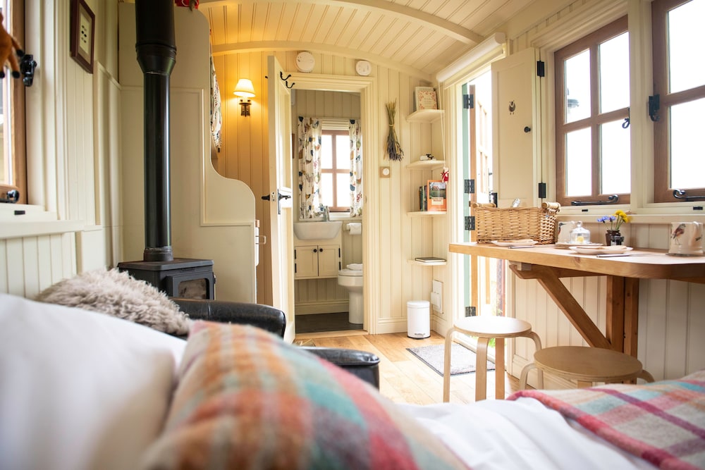 Shepherd's Hut Cottontail photo 3
