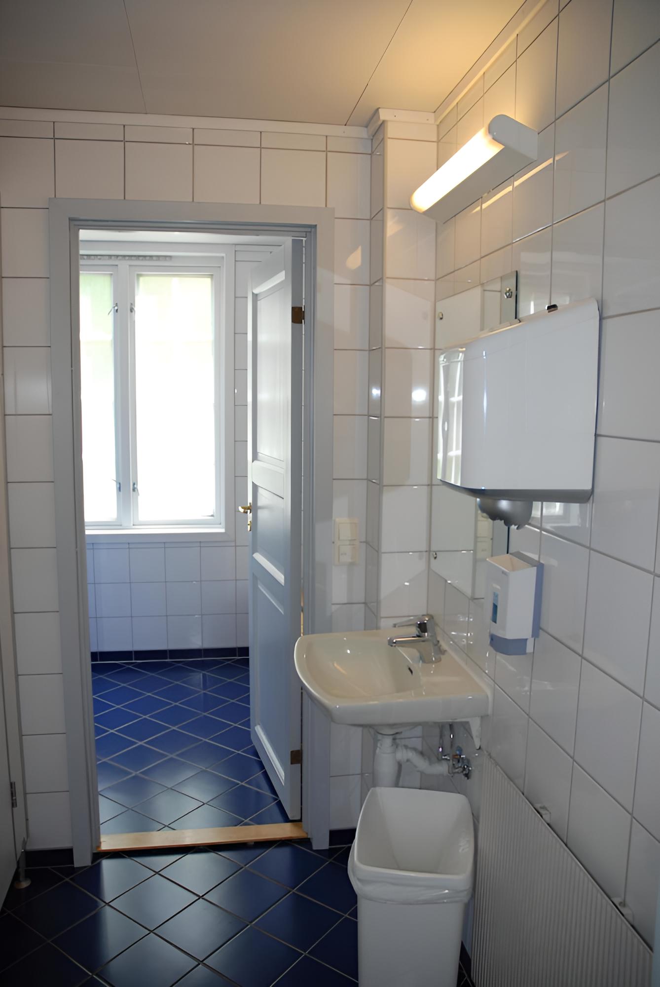 Single Room, Shared Bathroom photo 3
