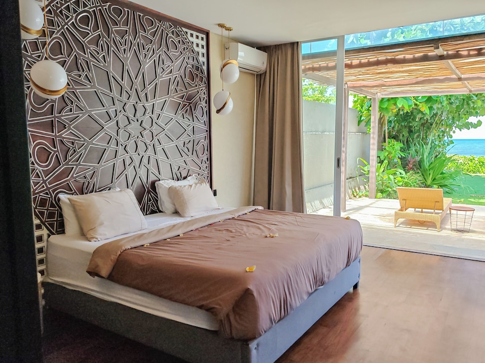 Luxury Villa, 2 Bedrooms, Beach View photo 3