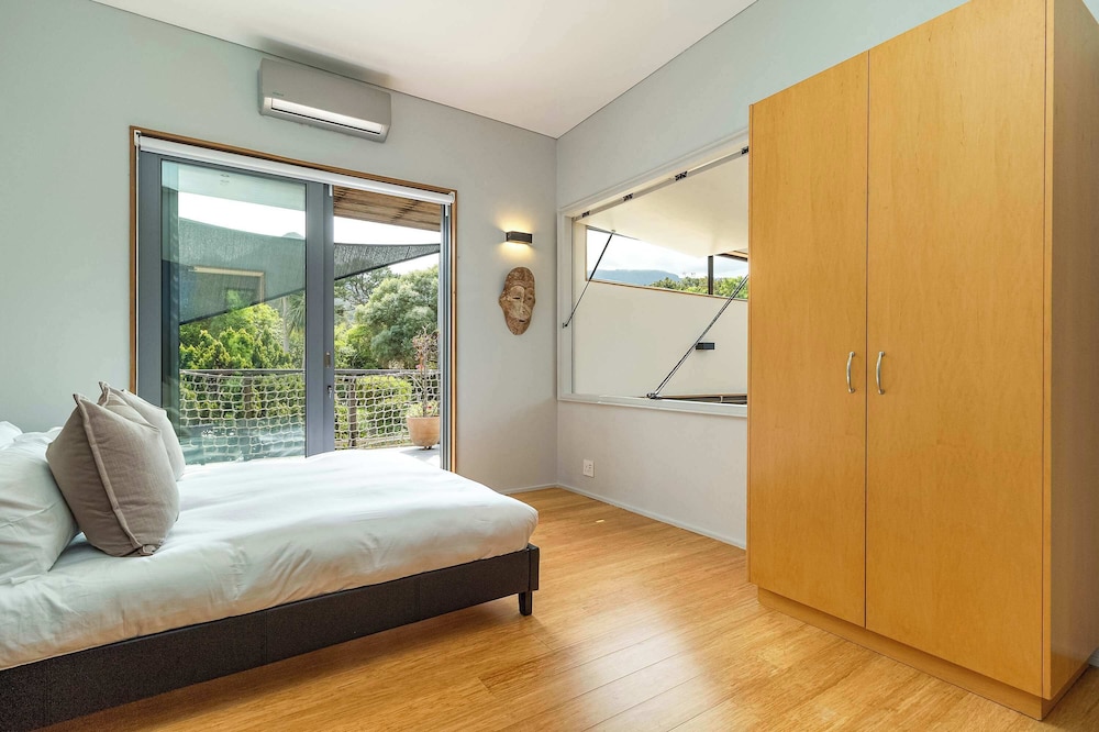 House, Multiple Beds, Hot Tub, Mountain View (Eco Home )