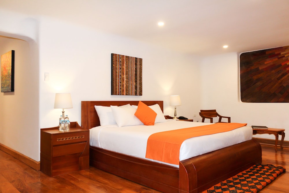Deluxe Room, 1 King Bed photo 3