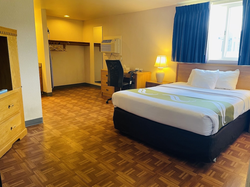 Basic Room, 1 Queen Bed, Accessible photo 1
